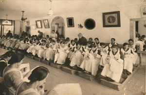 लेसमेकिंग (सीपिया फोटो) द्वारा इतालवी फोटोग्राफर